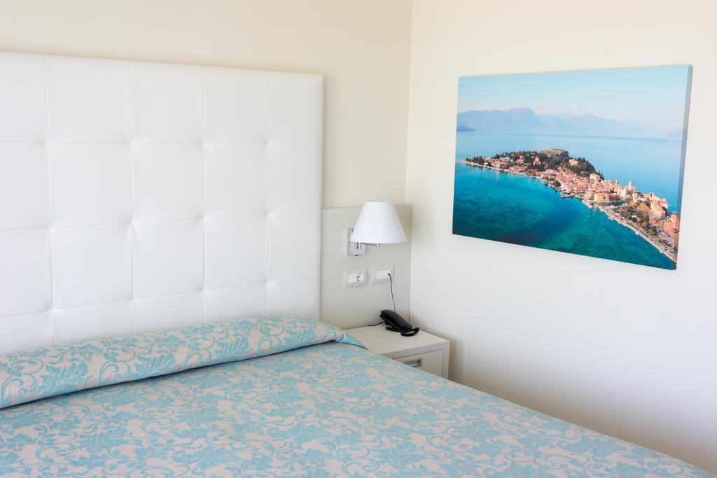 Hotel Holiday Sirmione Luaran gambar