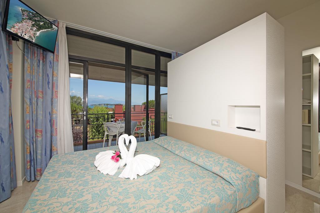 Hotel Holiday Sirmione Luaran gambar