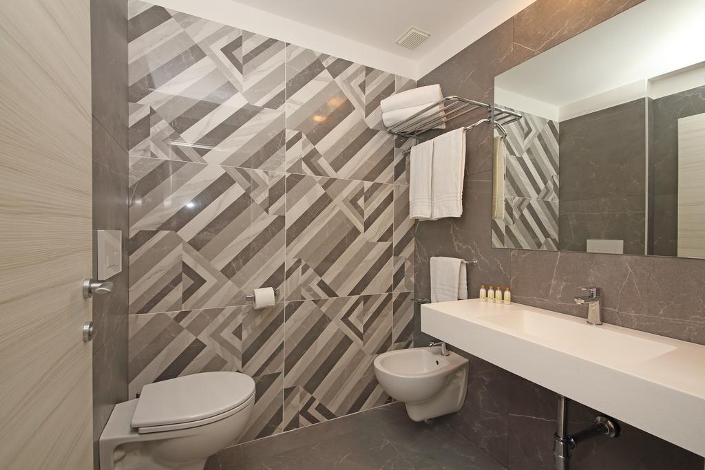 Hotel Holiday Sirmione Luaran gambar