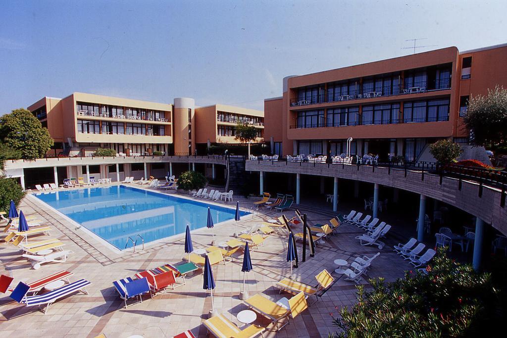 Hotel Holiday Sirmione Luaran gambar